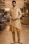 Sherwani burlywood brodé avec kurta drapé