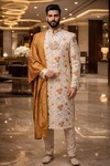 Sherwani crème motif fleurs orange homme