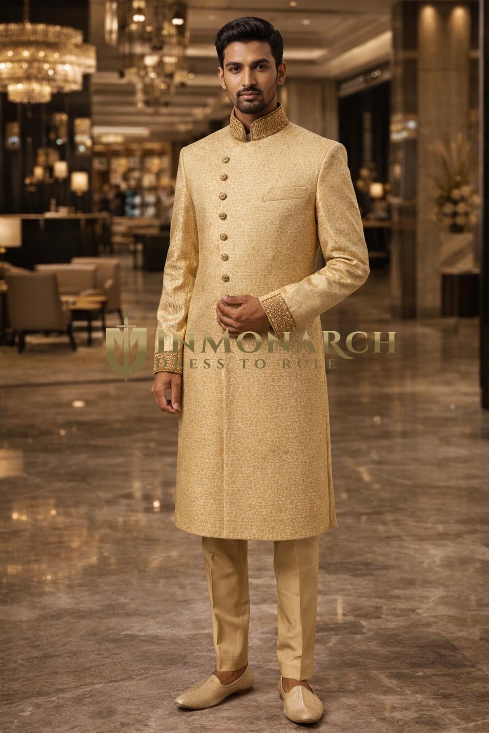 Sherwani dorado Zardosi Swarovski brocado