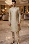 Sherwani indo-occidental brodé vert olive pour marié