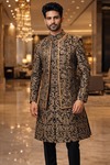 Sherwani indo-occidental noir brodé pour marié