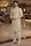 Sherwani floral moderno indio topo