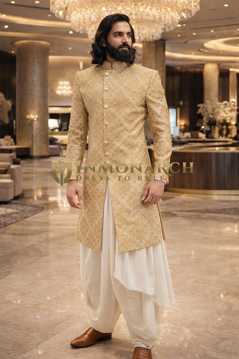 Sherwani indo-occidental brodé couleur bois clair