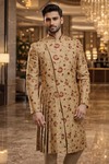 Indo-westliches Hochzeitsoutfit burlywood