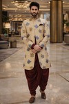 Sherwani de mariage brodé olive avec pyjama crème