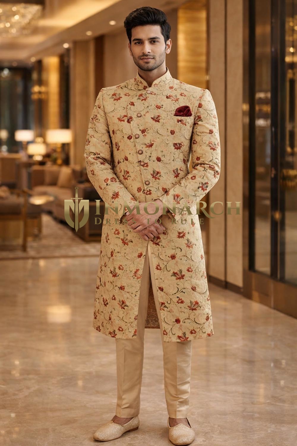 Sherwani burlywood bordado para boda