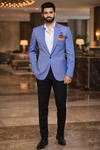Blazer bleu ciel à carreaux avec passepoil orange