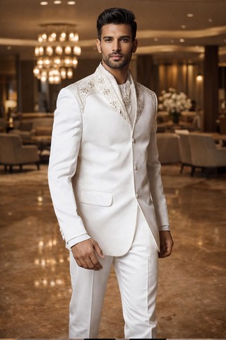 Eleganter cremefarbener Anzug