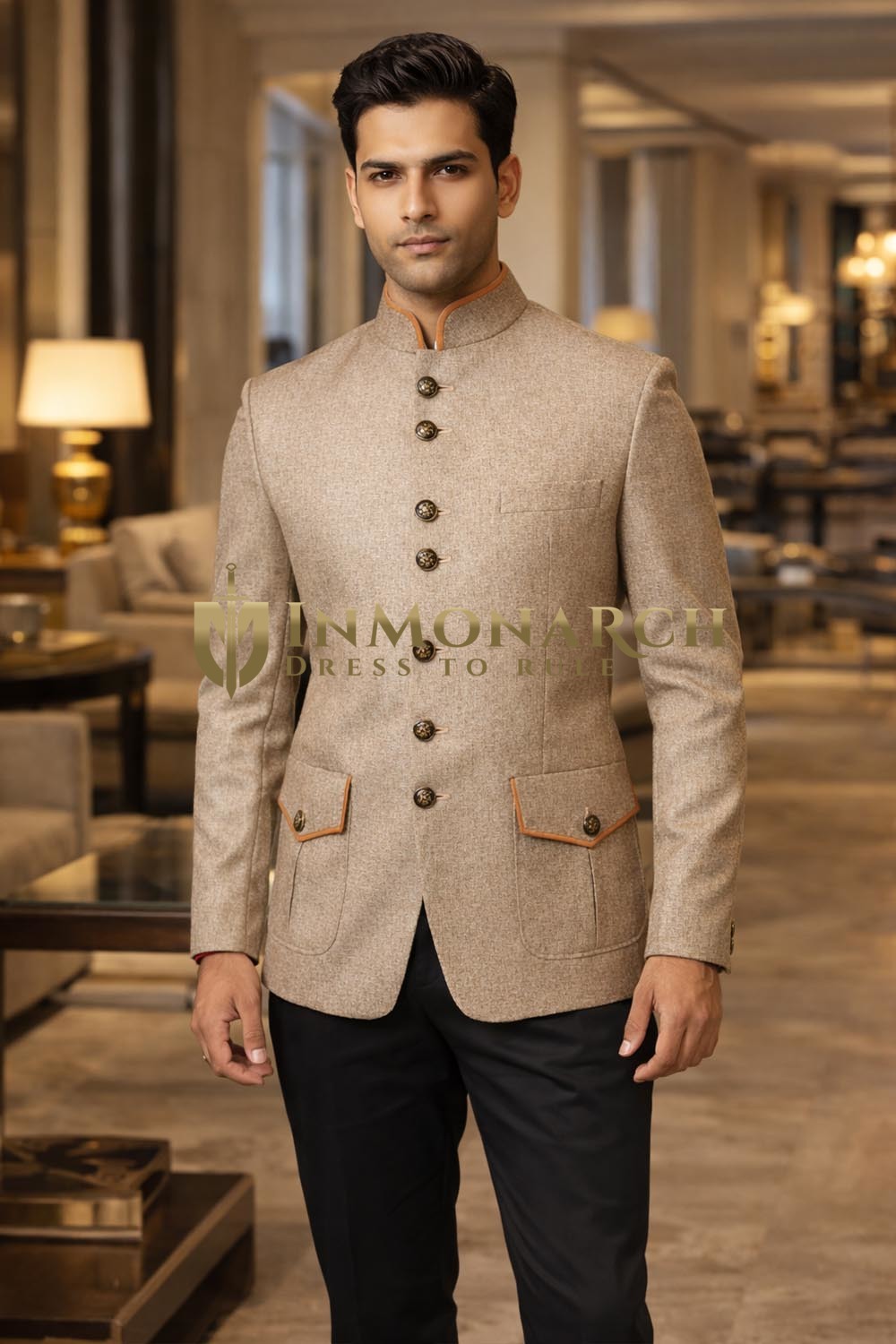 Traje Jodhpuri beige con parches