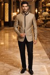 Traje Jodhpuri verde con terciopelo