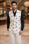 Mens White Embroidered Peak Lapel Suit Vest Wedding Designer Waistcoat