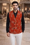 Mens Red Embroidered Peak Lapel Designer Suit Vest Wedding Waistcoat