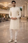 Indischer Hochzeits-Sherwani in Creme