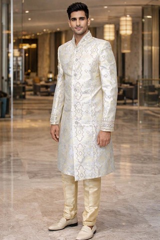 Traje indo occidental crema dorado