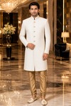 Traditioneller cremefarbener Sherwani für Herren