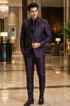 Traje esmoquin vino real elegante
